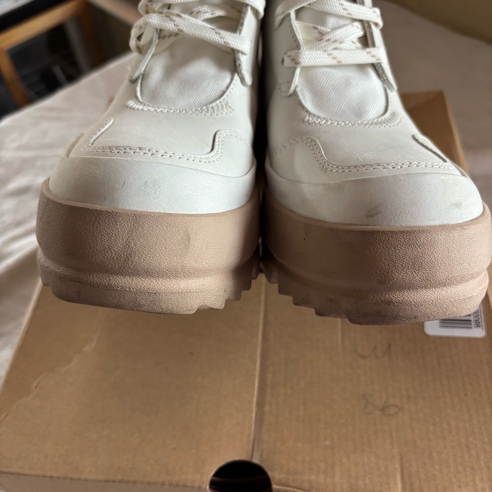 UGG Women's The Ugg Lug Lace-Up Platform Boots White/Cream Size 5 - Picture 5 of 16